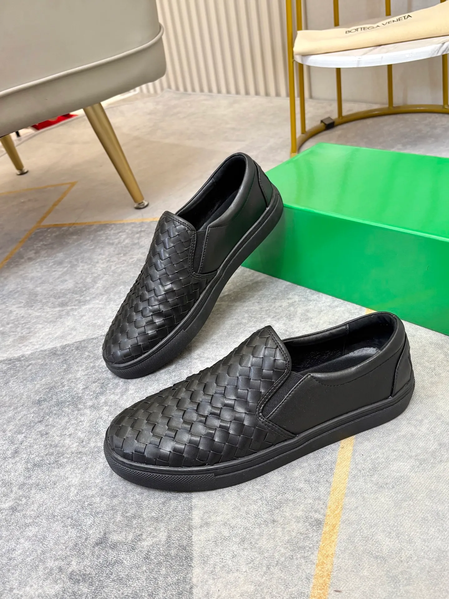 P420. BV men's casual shoes, handsome and versatile low-top shoes, woven cowhide upper, pigskin lining for the feet, 🌺🌺perfect shoe last, 🌲🌲 fashionable and handsome, comfortable on the feet, 🚗🚗wear-resistant and non-slip rubber outsole. Code number: 38-44. 45 is custom-made and cannot be returned or exchanged